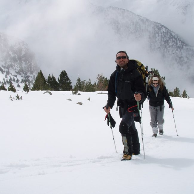 No solo guías empresa de aventura en el pirineo ascensión por la nieve